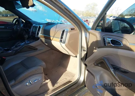 2013 Porsche Cayenne Diesel z USA, uszkodzony, nr VIN WP1AF2A23DLA24584